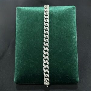 High-quality rhinestone sliver bling iced-out chain link unisex bracelet.